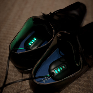 Example of how to wirelessly charge the App Insoles
